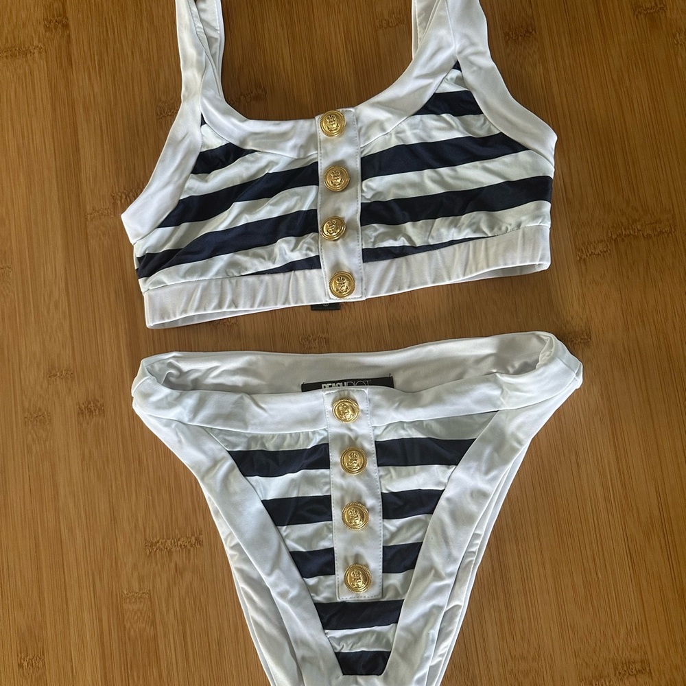 Beach Riot - Isle Bikini - Picture 2 of 3